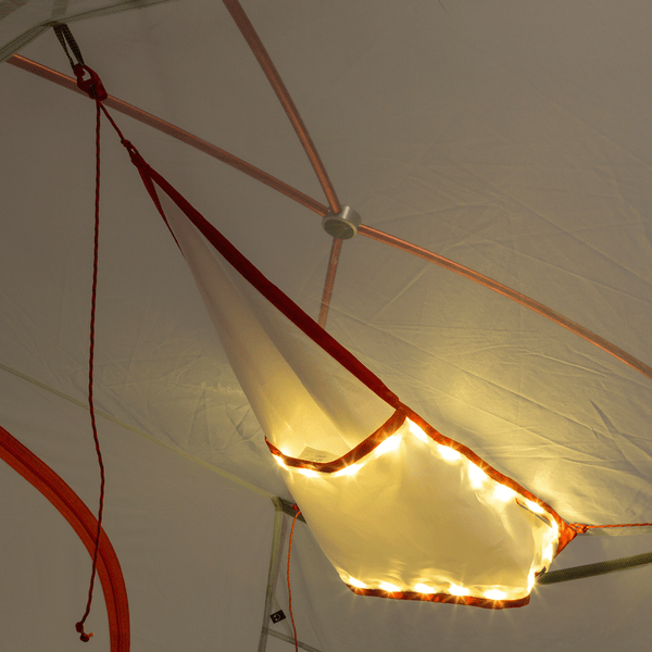 mtnGLO Tent Gear Loft Sujetado al Techo de la Tienda Con Luces Encendidas