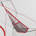 Triangle de fixation de l'équipement à l'intérieur du plafond de la tente