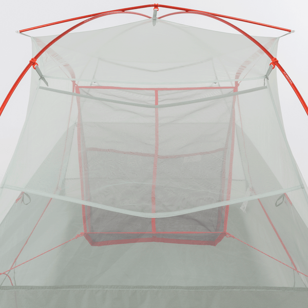 Gear Lofts Grote Trapezium bevestigd aan binnenkant van tent Van buitenaf gefotografeerd